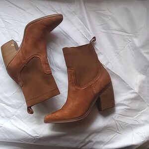 W 8.5  Brown Faux Suede Pull-On Above the Ankle Boots. Universal Thread.